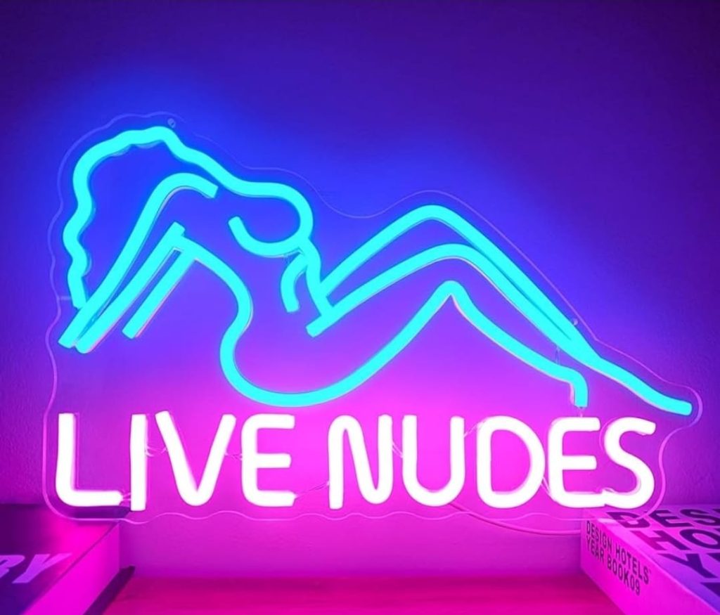 LiveCamVIP — Live cam model showcase photo